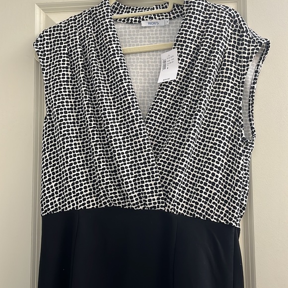 Ricki’s dress - Picture 3 of 4